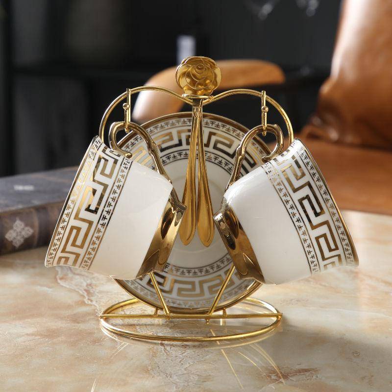 Europäischer Stil, goldfarben, Kaffeetasse und Teller, zweiteiliges Set, Retro-Luxus-Keramikbecher, Wasserbecher, Blumen-Teebecher, Milchbecher von Joom DACH