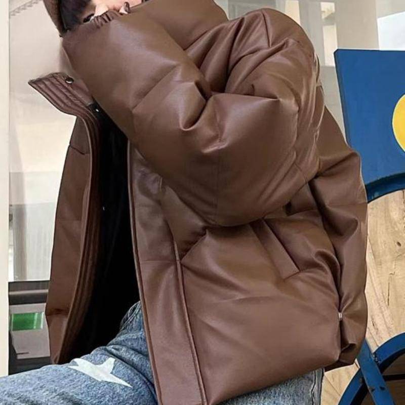 Europäischer und amerikanischer kurzer baumwollgepolsterter Mantel für Damen 2025 Winter locker schlankmachend verdickt PU-Leder Brotmantel L braun von Joom DACH