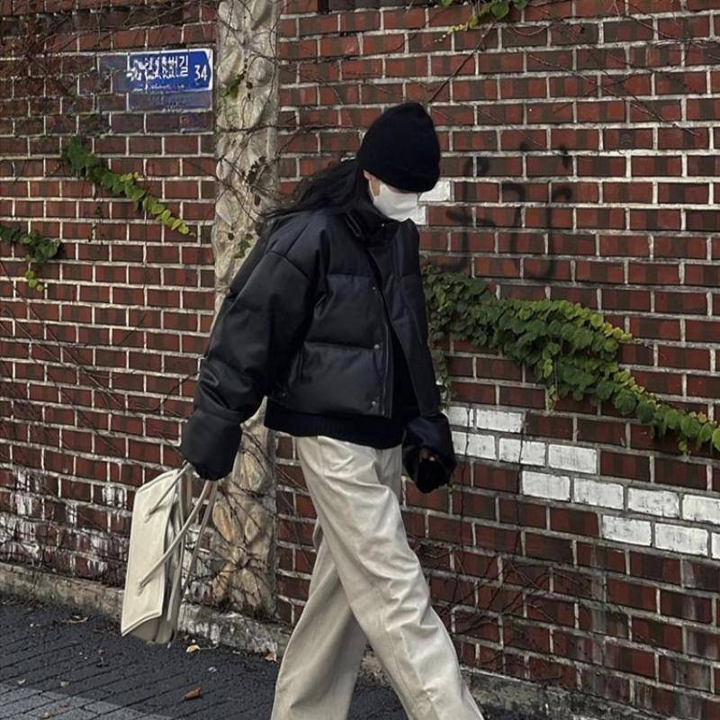 Europäischer und amerikanischer kurzer baumwollgepolsterter Mantel für Damen 2025 Winter locker schlankmachend verdickt PU-Leder Brotmantel M schwarz von Joom DACH