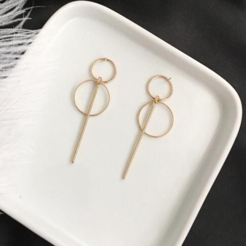 Übertriebene hohle geometrische Anhänger Hängeohrringe für Frauen Große Persönlichkeit Einfache baumelnde Ohrringe Lang boucle d'oreille von Joom DACH