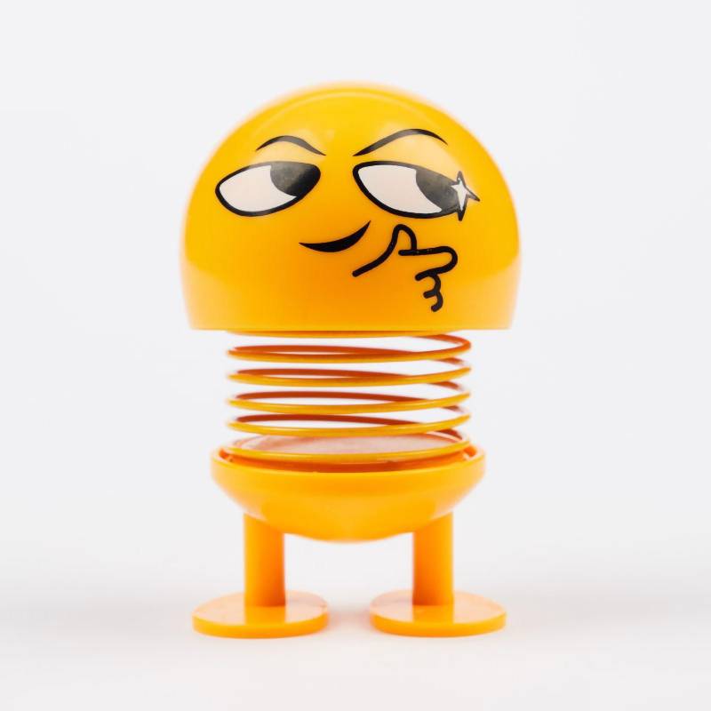Feder-Wackelkopf-Spielzeug, süßes Gesicht, Auto-Emotionspuppe, Innendekoration für das Armaturenbrett des Autos Nr. 14 von Joom DACH
