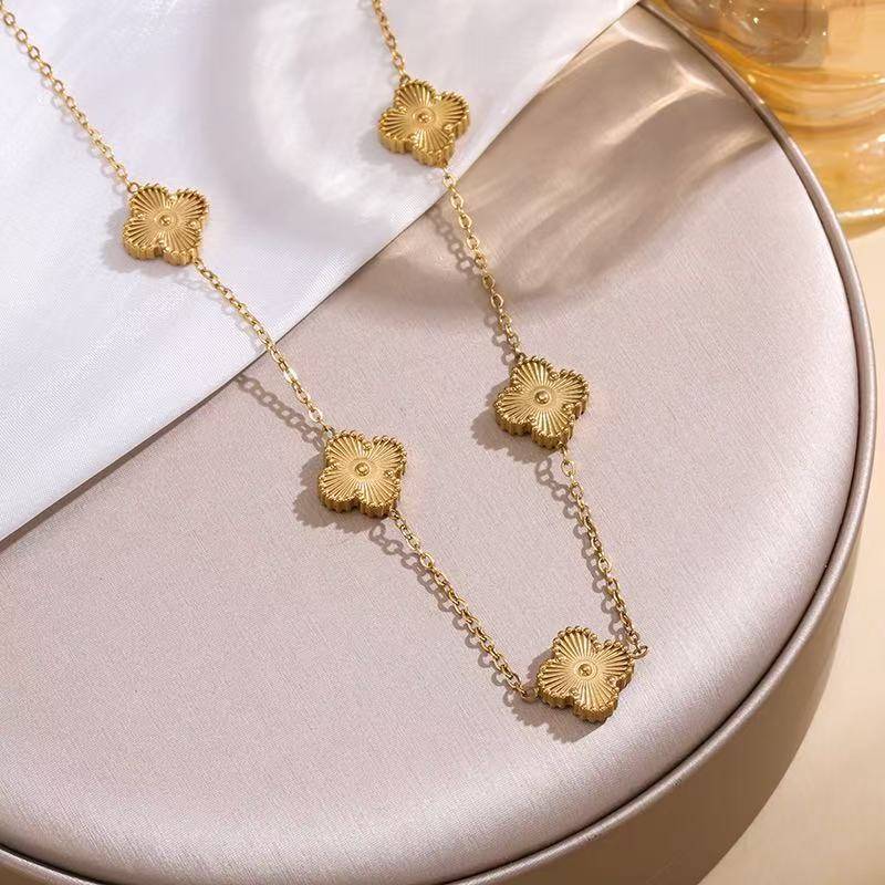 Feiner 18k Titanstahl Verliert Keine Farbe Vierblättriges Kleeblatt Doppelseitiges Perlmutt Fünf Blumen Halskette Damen Schlüsselbeinkette 18K gold von Joom DACH