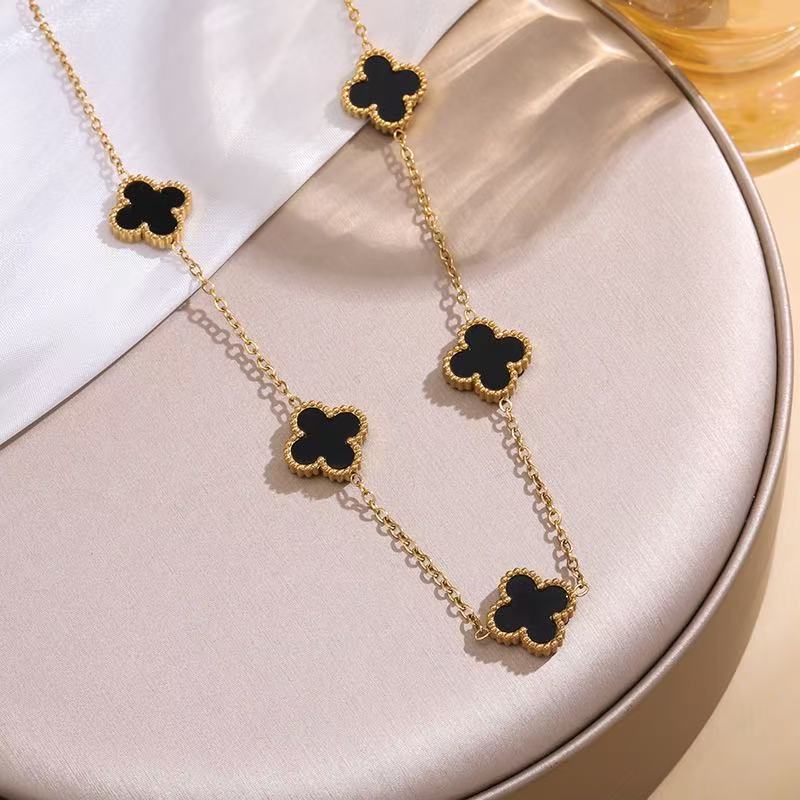 Feiner 18k Titanstahl Verliert Keine Farbe Vierblättriges Kleeblatt Doppelseitiges Perlmutt Fünf Blumen Halskette Damen Schlüsselbeinkette 18K schwarz von Joom DACH