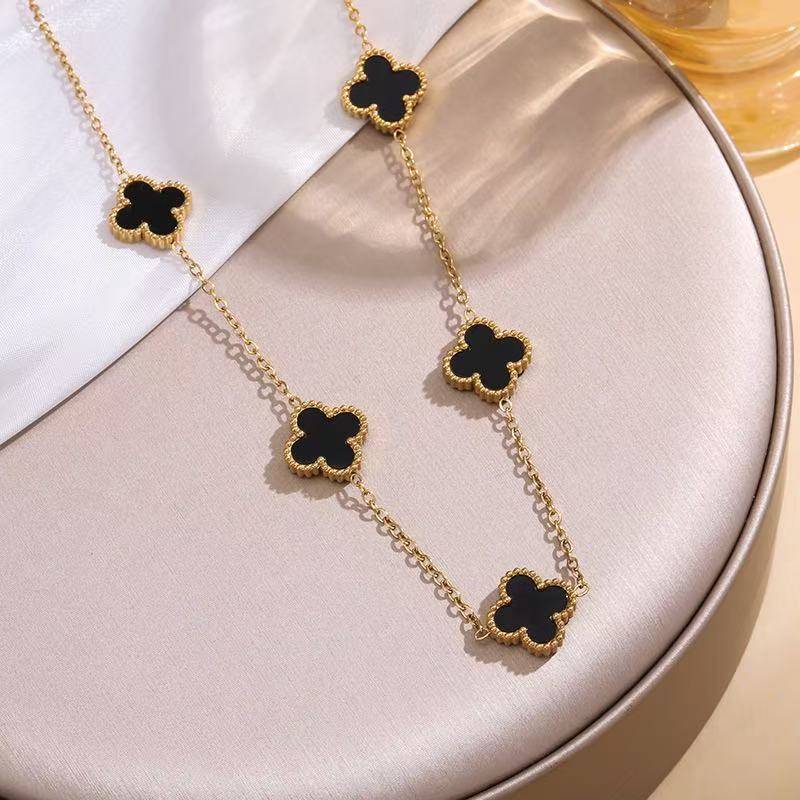Feiner 18k Titanstahl Verliert Keine Farbe Vierblättriges Kleeblatt Doppelseitiges Perlmutt Fünf Blumen Halskette Damen Schlüsselbeinkette 18K schwarz von Joom DACH