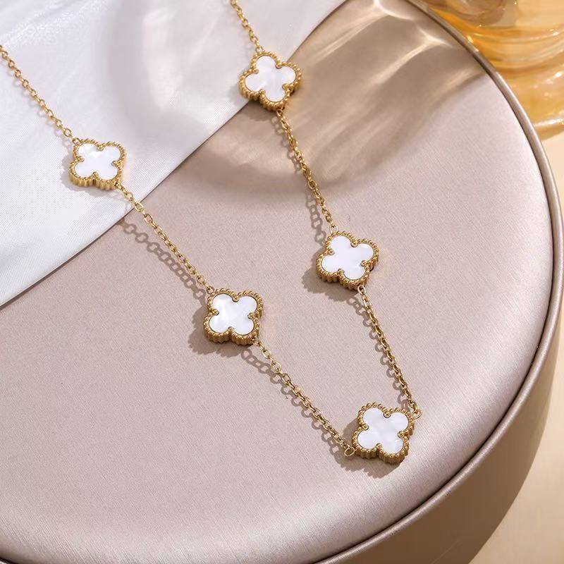 Feiner 18k Titanstahl Verliert Keine Farbe Vierblättriges Kleeblatt Doppelseitiges Perlmutt Fünf Blumen Halskette Damen Schlüsselbeinkette 18K weiß von Joom DACH