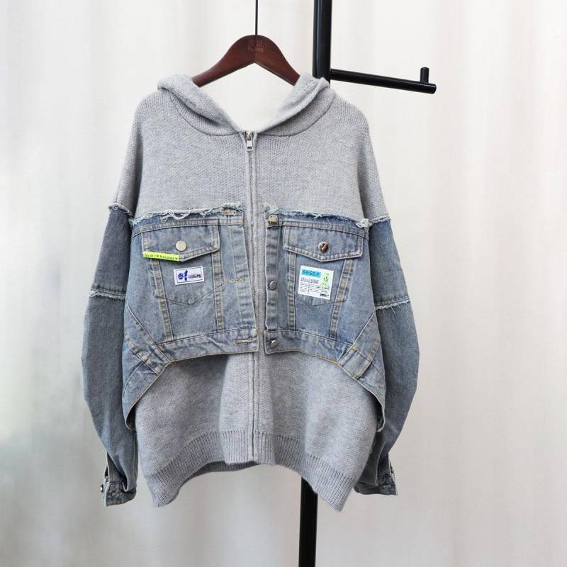 FiveFive Denim Patchwork Cardigan Mantel Frauen Langarm Mit Kapuze Lose Brief Patch Pullover Jacke Herbst Winter One Size grau von Joom DACH