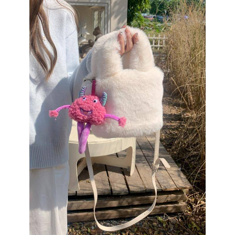 Flauschige Tasche Damen Herbst Winter Rosarot Handtasche Puppe Kleines Monster Fell-Bucket-Bag von Joom DACH