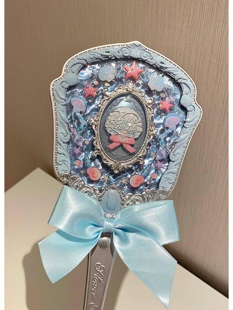 Flower Knows Pearl Satin Blush, Lipgloss, Lidschatten, Highlighter, Under-Eye-Stift, Parfüm, Farbkorrigierende Emulsion. von Joom DACH