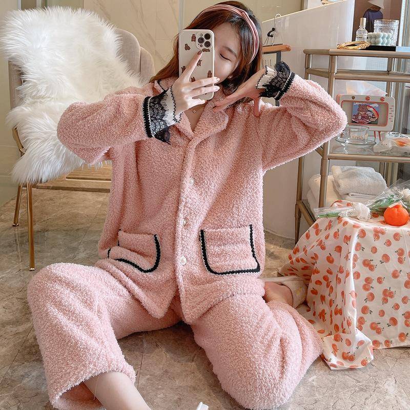 Französischer Prinzessinnenstil Pyjama Damen Winter Verdickt Warm Korallenfleece Nachtwäsche Cardigan Revers Flanell Hauskleidung Schlafanzug XL rosa von Joom DACH