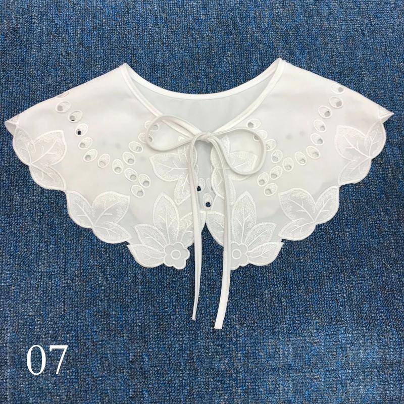 Frauen Bluse Puppe Kragen Gefälschte Kragen Bestickte Schleife Abnehmbare Spitze Hals Hemd Pullover Zubehör von Joom DACH