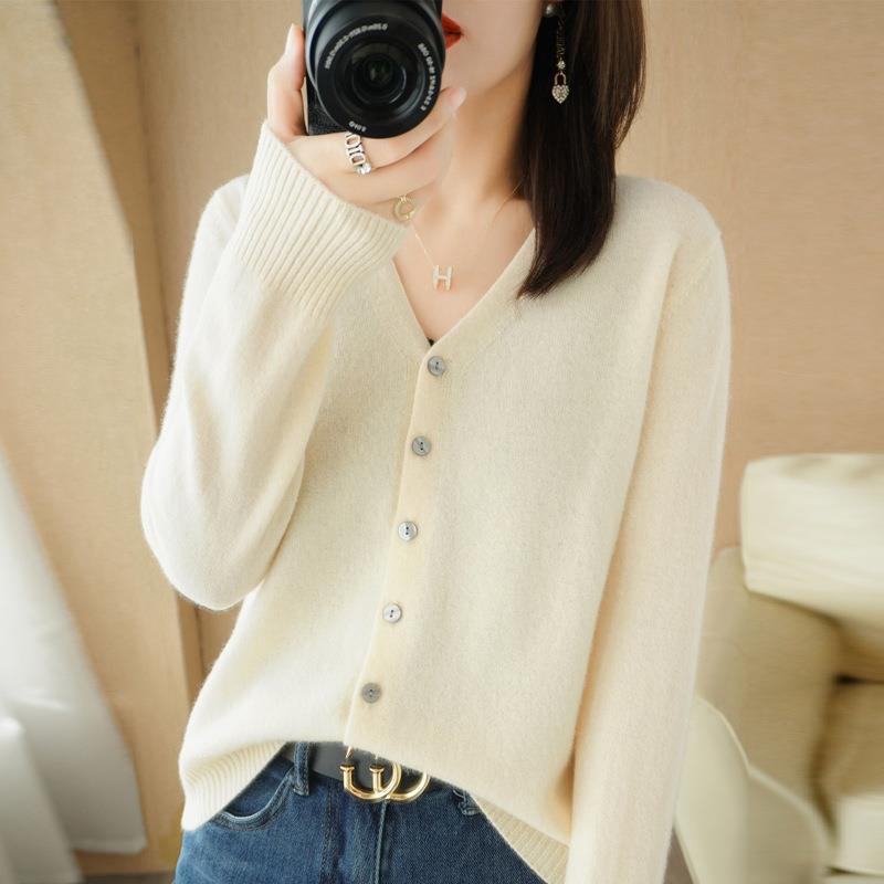 Frauen Strickjacken Herbst Winter Einreiher Strickwaren Langarm V-ausschnitt Strickjacke Koreanische Mode Frühjahr Casual Pullover XXL beige von Joom DACH