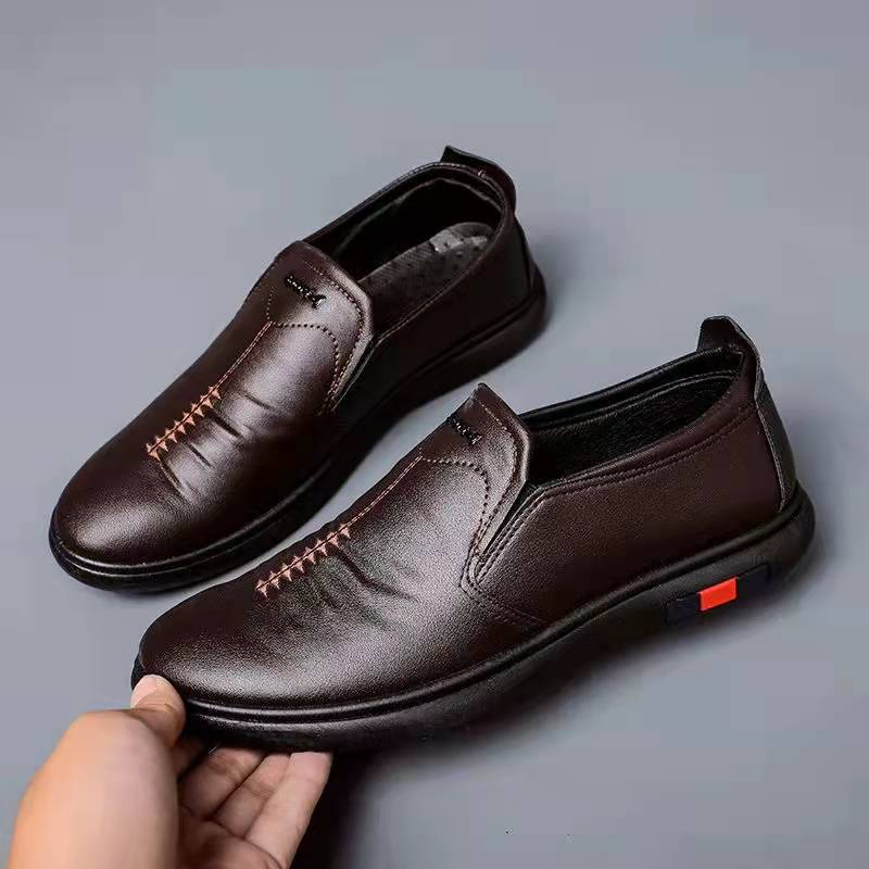 Frühling Neue Herren Freizeitschuhe Weiches Leder Weiche Unterseite Business Lederschuhe Slip-on Herrenschuhe mittleren Alters und älter 44 von Joom DACH