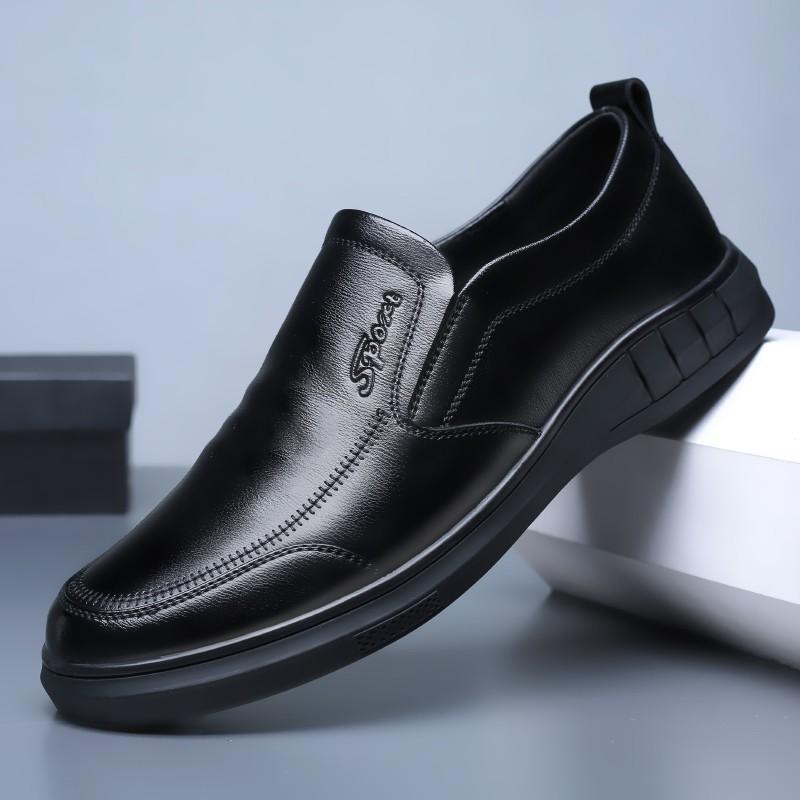 Frühling Neue Lederschuhe Herren Reine Schwarze Freizeitschuhe Slip-On Slip-On Schuhe Weiche Sohle Rutschfeste Chef Fahrschuhe 40 schwarz von Joom DACH