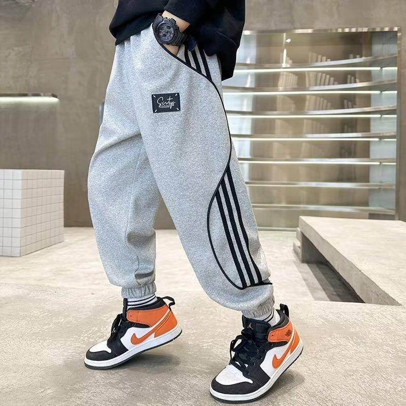 Frühlings- und Sommer-Herbsthosen für Jungen, Hosen für Kinder und Jugendliche, dünne Sporthosen für Kinder, trendige Hosen mit drei Balken, trendige Hosen 150 graue von Joom DACH