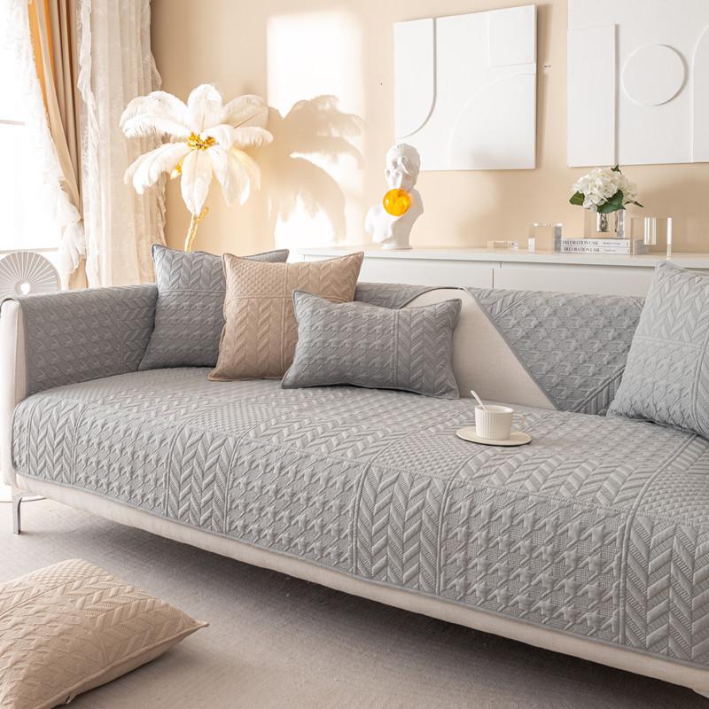 Ganzjahres-Sofa-Kissen aus gebürstetem Stoff, gesteppt, bestickt, modern, schlicht, rutschfestes Sofa-Kissen-Handtuch 70*70cm von Joom DACH