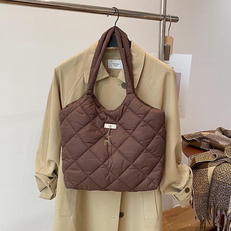 Gepolsterte Hobo-Handtasche für Damen, lässige Umhängetasche, Rautensteppung, gepolsterte Schultertasche, lässige Reisetasche 38x10x24cm kaffeebraun von Joom DACH