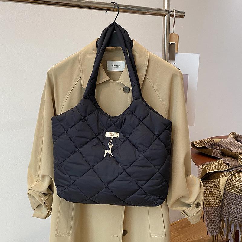 Gepolsterte Hobo-Handtasche für Damen, lässige Umhängetasche, Rautensteppung, gepolsterte Schultertasche, lässige Reisetasche 38x10x24cm schwarz von Joom DACH