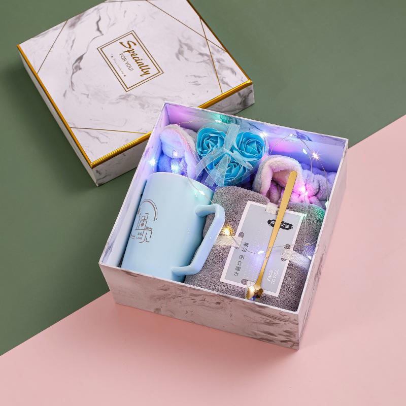 Geschenkset für Damen: Keramiktasse & Handtuch für Hochzeiten, Geburtstage, Partys und Abschlussfeiern Finished Product von Joom DACH