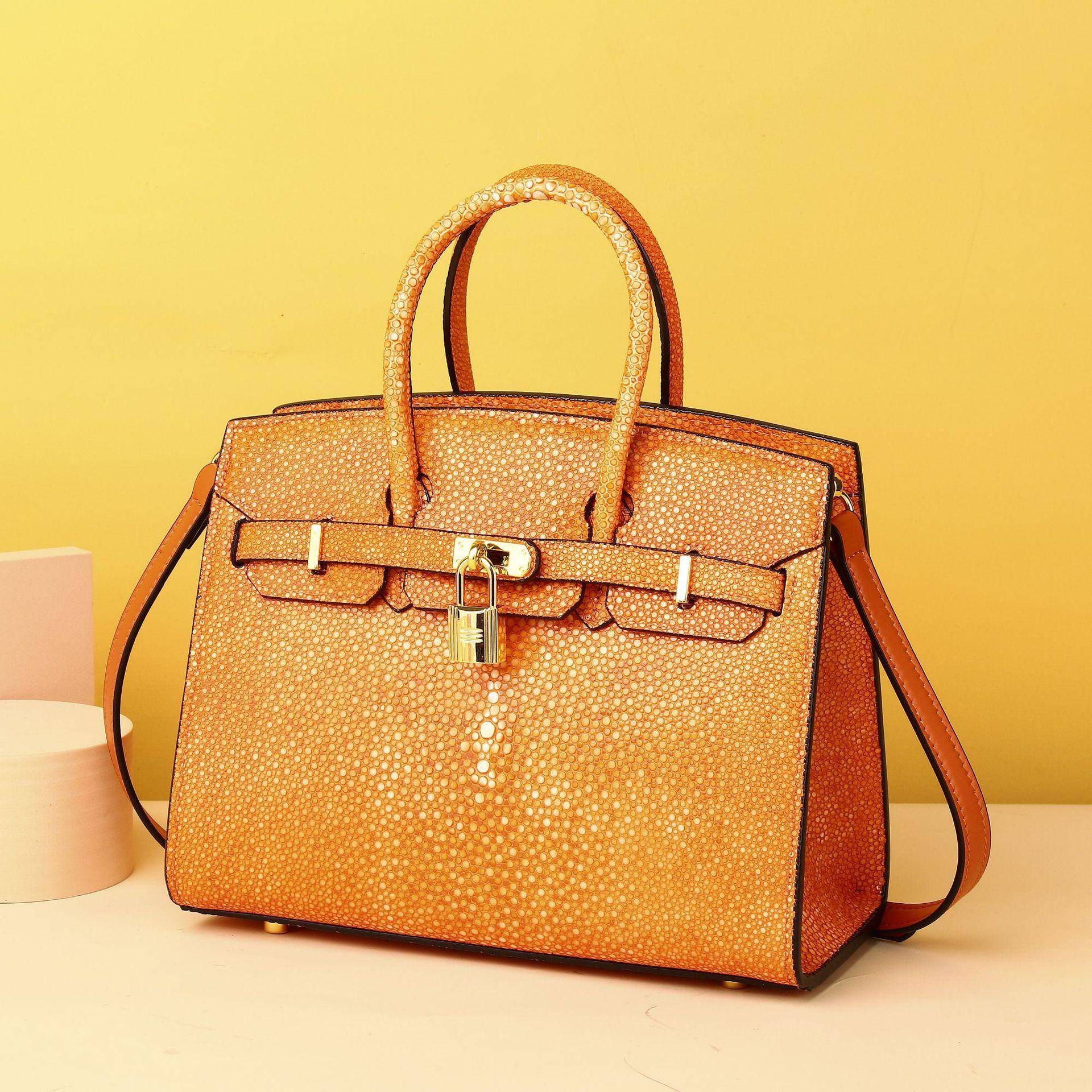 Glänzende Perlen Fischmuster Platin Tasche für Damen, Einzel-Schulter Umhängetasche, Klassische Mode, Klassische Damenhandtasche, High-End Tasche orange von Joom DACH