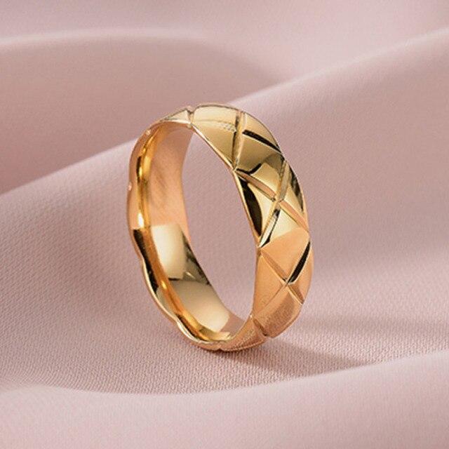 Glatte Raute mit Gittermuster, 6 mm, Ringe aus poliertem Edelstahl, geometrischer, exklusiver Paar-Ehering für Männer und Frauen 10 von Joom DACH