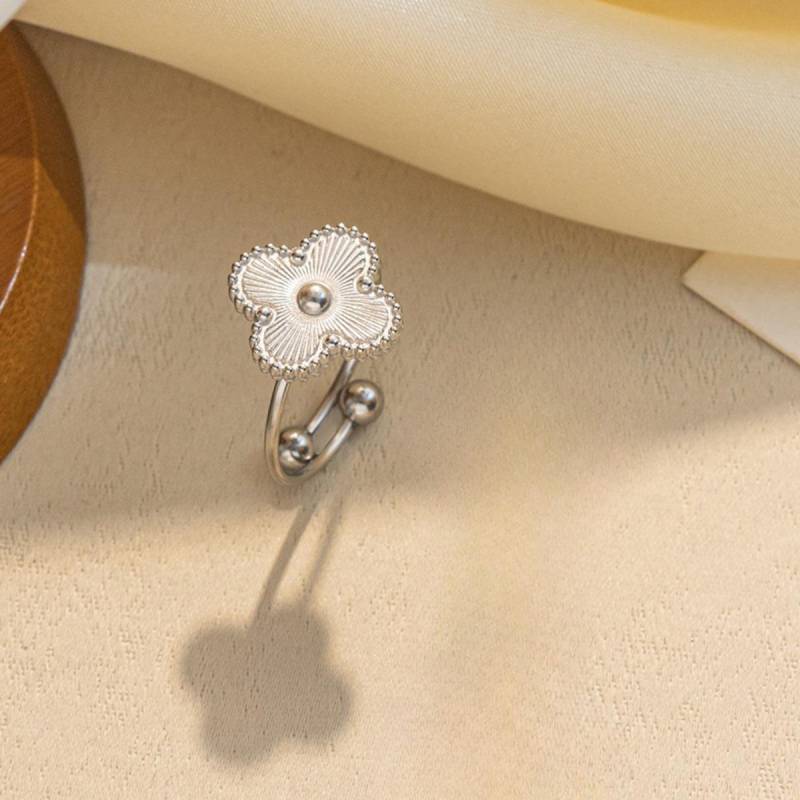 Glücksring für Mädchen, vierblättriges Kleeblatt, verstellbarer Ring aus Titanstahl 18 Karat, einfacher Ring, leichter Luxus-Netz-Rotring von Joom DACH