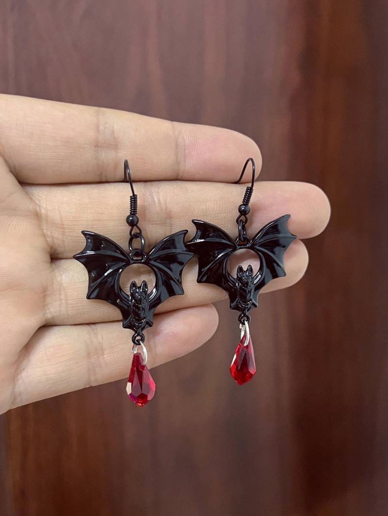Gothic Vampir Fledermaus Ohrringe für Frauen Mann Mode Hexe Schmuck Zubehör Rot Kristall Vintage Fledermaus Anhänger Ohr Haken schwarz von Joom DACH