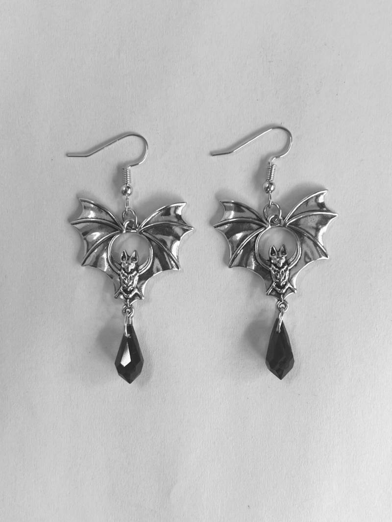 Gothic Vampir Fledermaus Ohrringe für Frauen Mann Mode Hexe Schmuck Zubehör Rot Kristall Vintage Fledermaus Anhänger Ohr Haken silber von Joom DACH