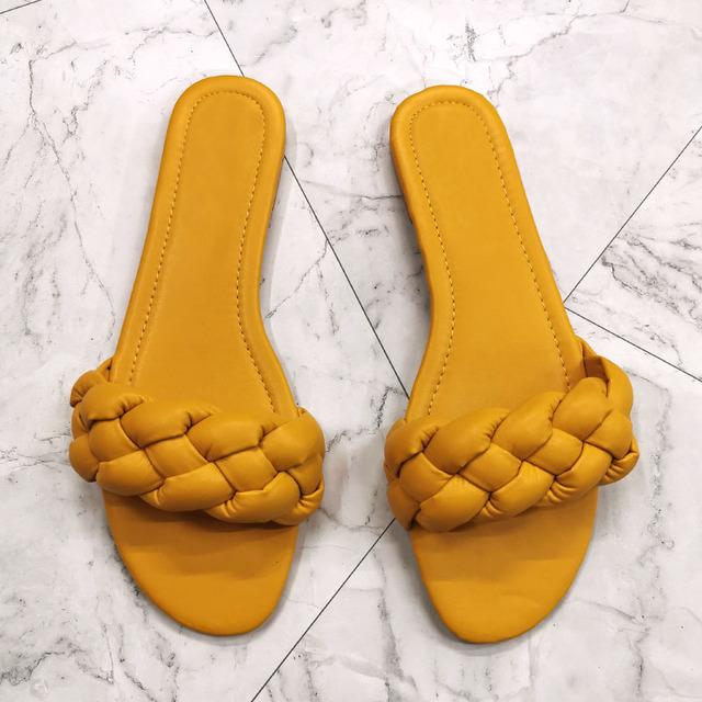 Große Größe Frauen Außerhalb Strand Hausschuhe Schuhe Sommer Mode Leder Rutschen Flache Mit Offener Spitze Marke Design Weben Frau Hausschuhe 38 gelb von Joom DACH