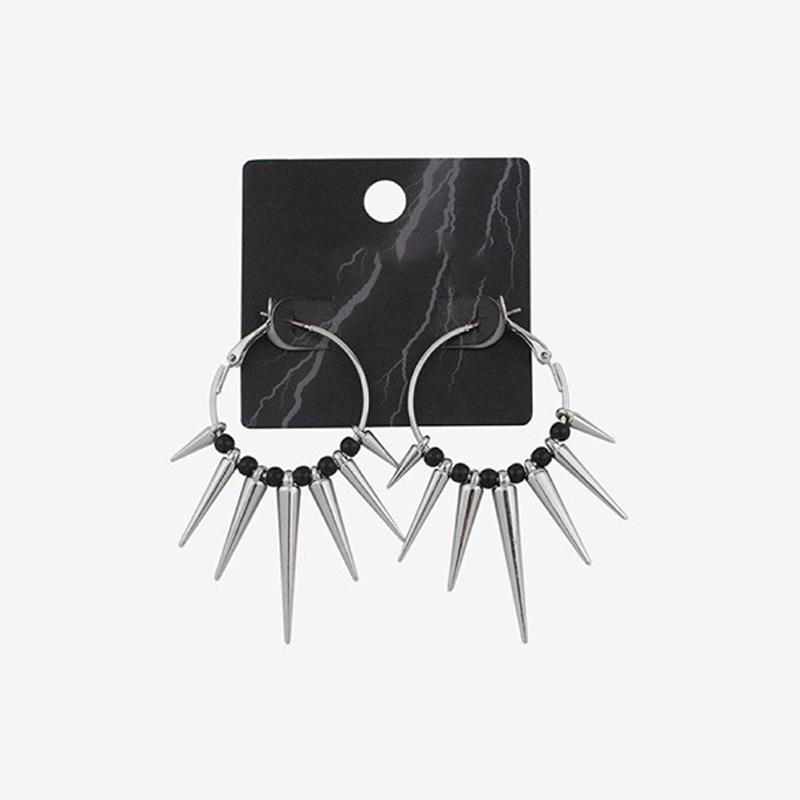 Grunge Rock Accessoires Nieten Creolen Coole Hip Hop Ohrringe für Frauen Egirl Schmuck Punk Koreanische Mode schwarz von Joom DACH