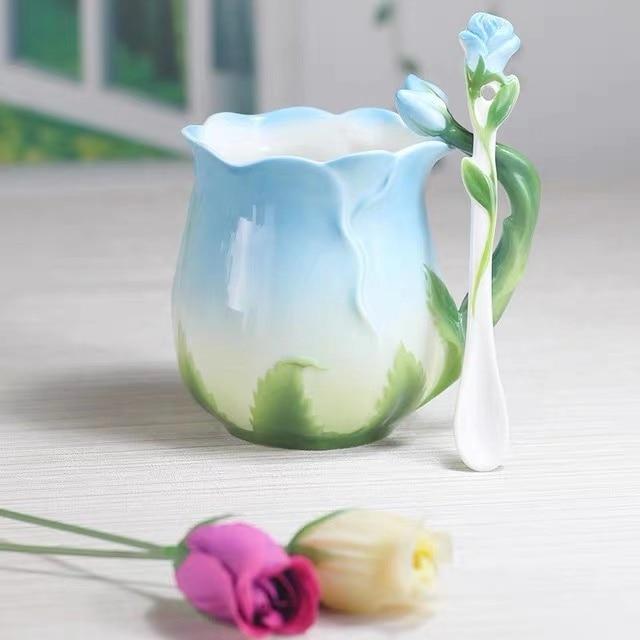Hallo, Kaffeetasse aus Emaille-Keramik im europäischen Stil, kreative 3D-Rosenblütenform, Teetassen, pastoral, 4 Farben, Frühstücks-Milchtassen mit Löffel blau von Joom DACH