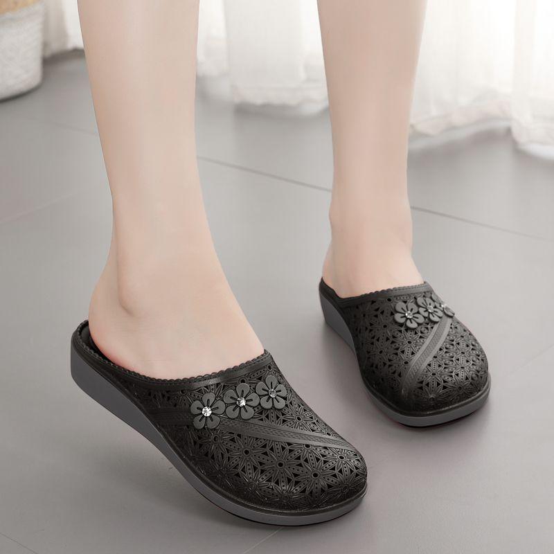 Hausschuhe: Damen-Sommer-Kiefernkuchen-Plateau-Sandalen, Hausschuhe, tragen wasserdichte, rutschfeste, durchbrochene Schuhe mit weicher Sohle für ältere und ältere Menschen 39 schwarz von Joom DACH