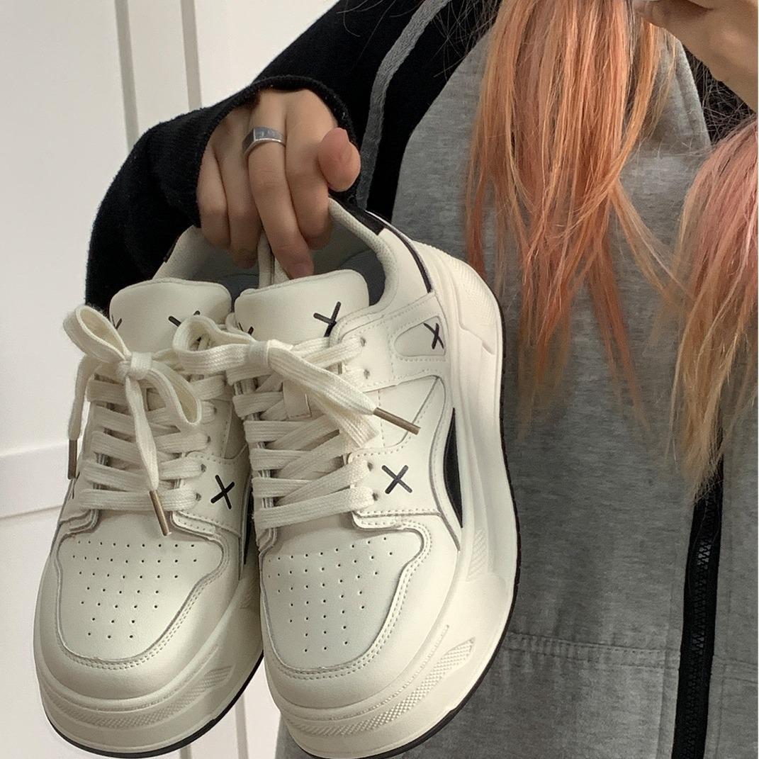 Herbst Neue Plattform Weiße Schuhe Damen Retro Erhöhung Sport Damenschuhe Casual Vielseitige Board Schuhe Kinder 40 schwarz von Joom DACH