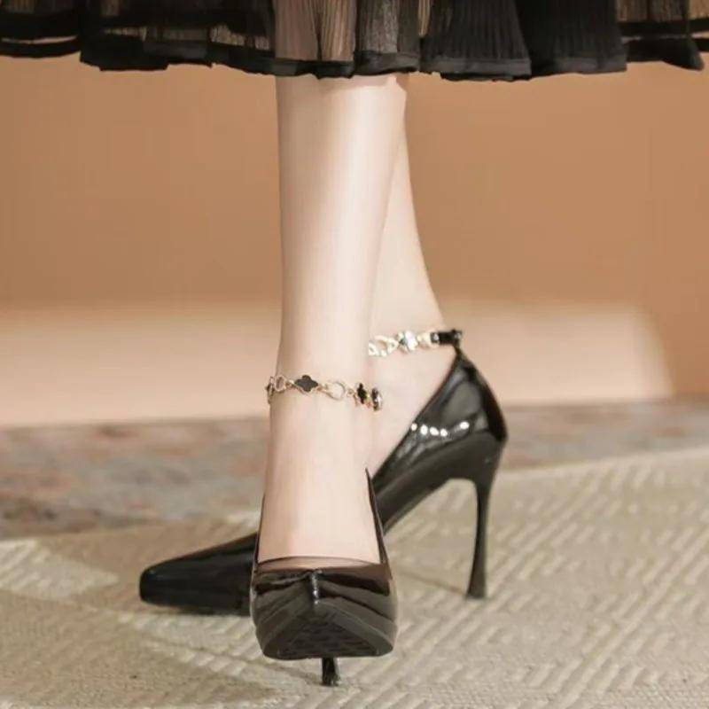 Herbst Neue Stiletto High Heels Damen Spitzkopf Flacher Mund Metallkette Anti-Rutsch Verschleißfeste Einzelschuhe 34 von Joom DACH