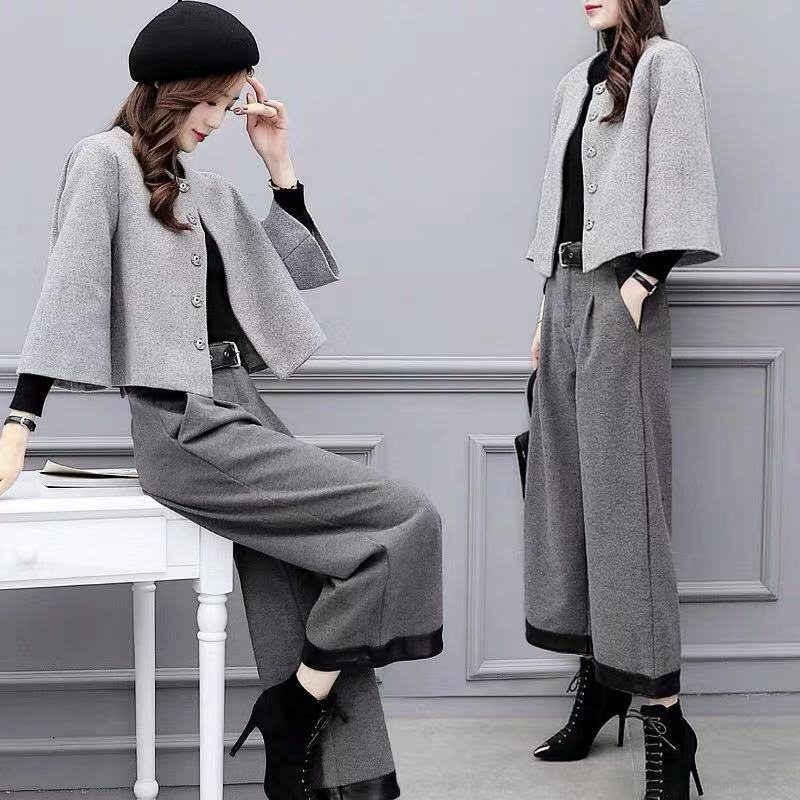 Herbst Winter Woolen Zwei Stück Sets Outfits Frauen Plus Größe Kurzen Mantel und Breite Bein Hosen Anzüge Elegante Büro koreanische Sets XXL grau Herbst Winter Woolen Zwei Stück Sets Outfits Frauen Plus Größe Kurzen Mantel und Breite Bein Hosen Anzüge Elegante Büro koreanische Sets XXL grau von Joom DACH