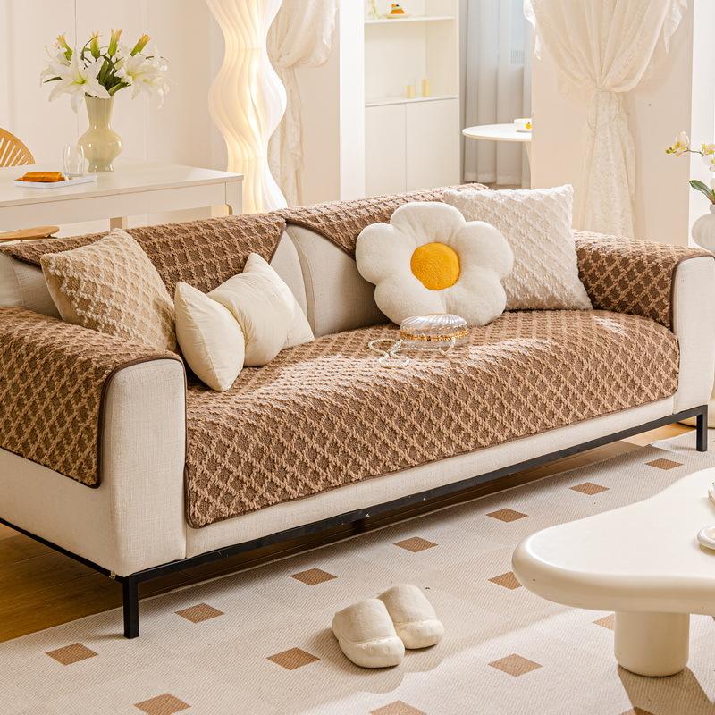 Herbst und Winter Neuer Stil Creme Stil High-End Ledersofa Kissen Ganzjahres Anti-Rutsch Sitzkissenbezug Bezug Tuch Handtuch 60*60cm von Joom DACH
