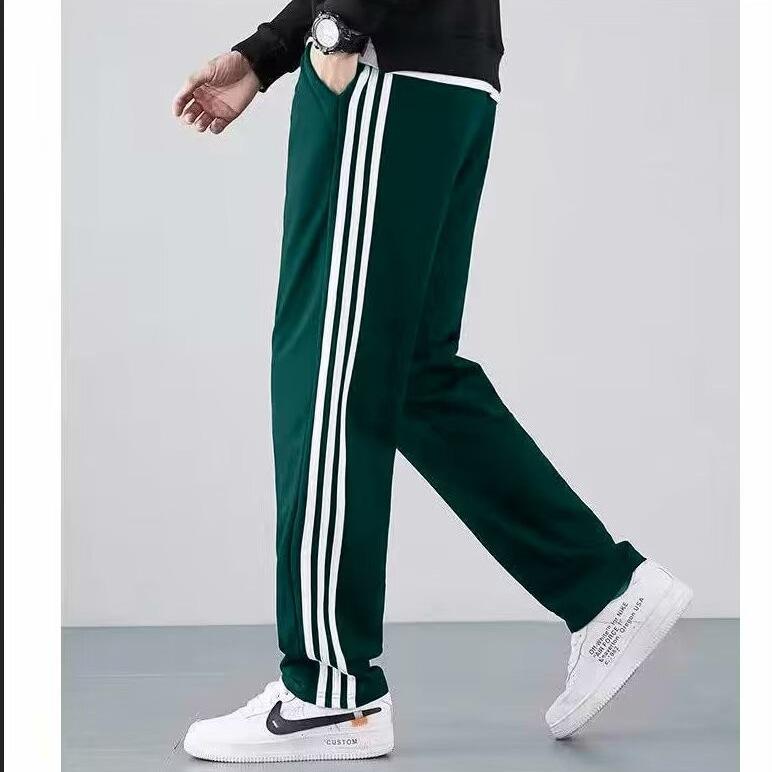 Herren Locker geschnittene Drei-Streifen-Sweathose - Lässig, Ganzjährig, Übergröße-Trend XXL grün Herren Locker geschnittene Drei-Streifen-Sweathose - Lässig, Ganzjährig, Übergröße-Trend XXL grün von Joom DACH