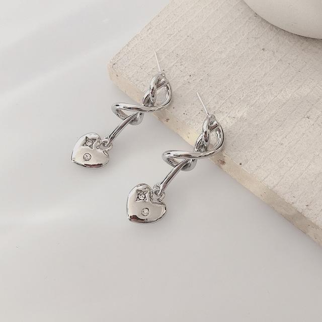 Herz Quastenohrring Geometrische Ohrringe für Damen Exquisiter Schmuck Ohrhänger Charms Mode Silberfarbe Trend Legierung Accessoires von Joom DACH