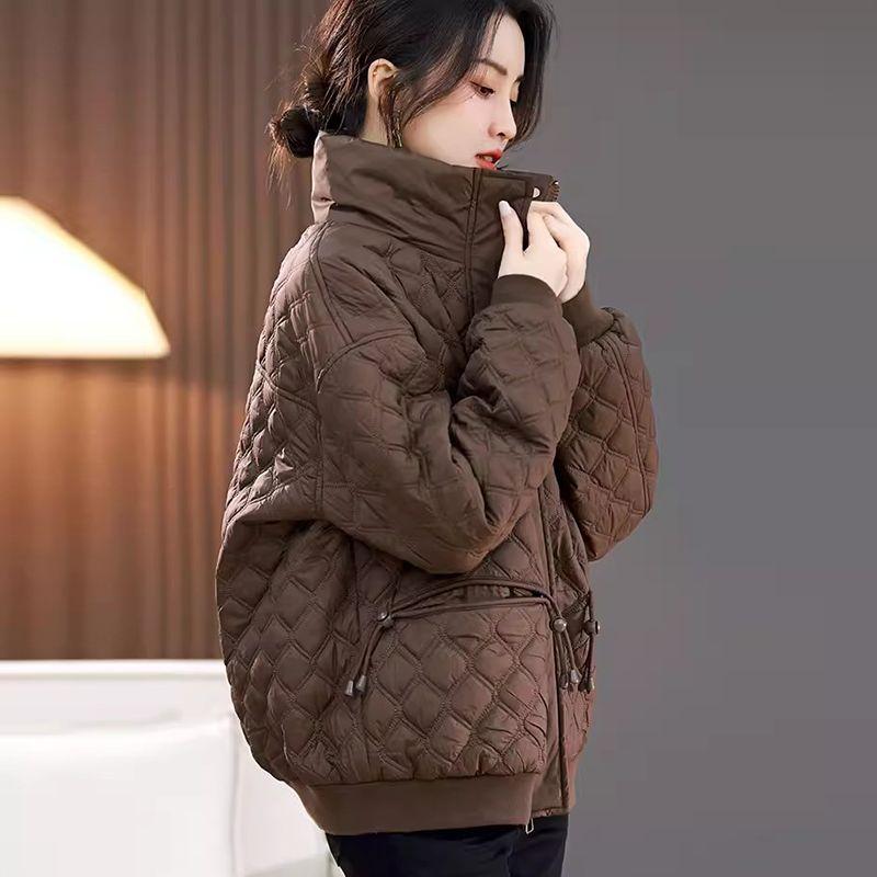 High-End Europäischer Stil Übergröße Kurzer Daunen-Baumwollmantel für Damen, Herbst Winter Lässige Warme Baumwollgepolsterte Jacke 5XL kaffeebraun von Joom DACH