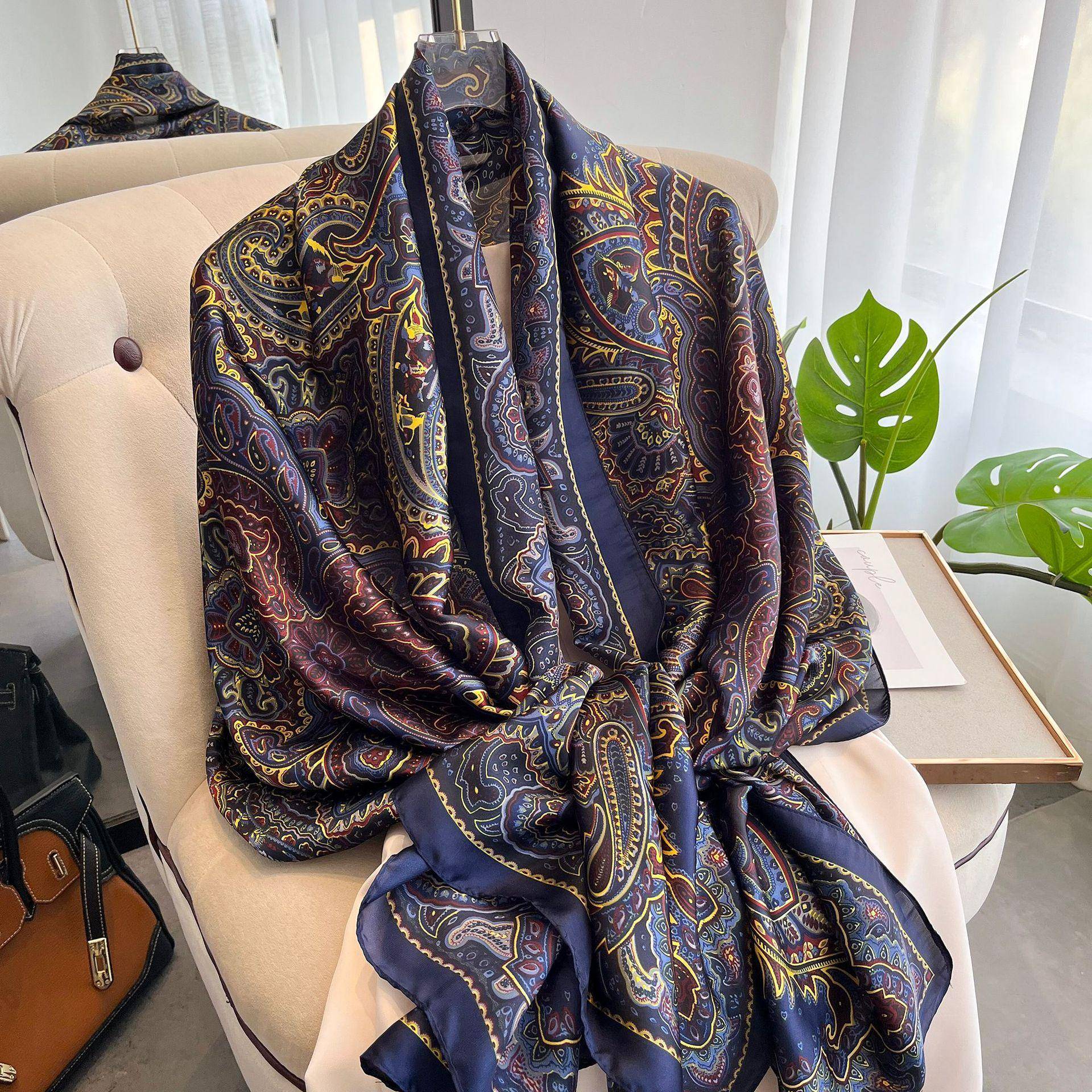 Hochwertige, luxuriöse Seidenschals, Stirnband, Schals, Halstuch für Damen, Ketten-Seidenschal, dekorativer Schal für Damen 180*90cm von Joom DACH