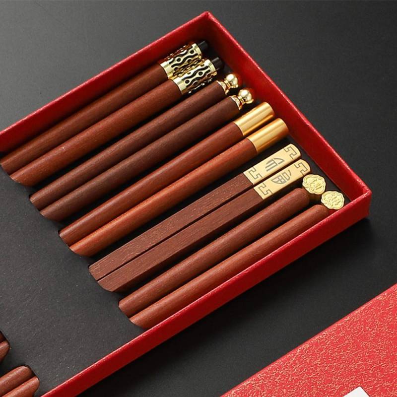 Hochwertige Essstäbchen aus rotem Sandelholz mit Geschenkbox-Verpackung, Küche, Haushalt, Geschirr, Nutural-Essstäbchen und Reste-Set aus Holz im chinesischen Stil F-Red Box Hochwertige Essstäbchen aus rotem Sandelholz mit Geschenkbox-Verpackung, Küche, Haushalt, Geschirr, Nutural-Essstäbchen und Reste-Set aus Holz im chinesischen Stil F-Red Box von Joom DACH