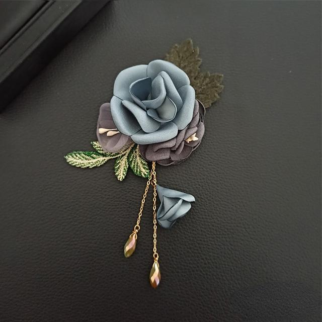 Hochwertige Stoffblumen-Broschennadeln Blätter Kristallquaste Korsage Mode Schal Schnalle Reversnadel Broschen für Damen Accessoires blau von Joom DACH