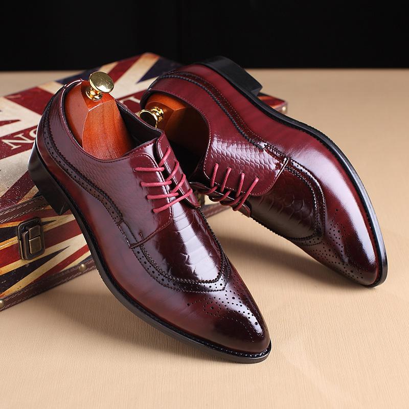 Hochwertige italienische Lederschuhe Designer Herren Bullock Freizeitschuhe Mode Business Abendschuhe Spitzschuh Hochzeitsfeier Schuh 42 Hochwertige italienische Lederschuhe Designer Herren Bullock Freizeitschuhe Mode Business Abendschuhe Spitzschuh Hochzeitsfeier Schuh 42 von Joom DACH