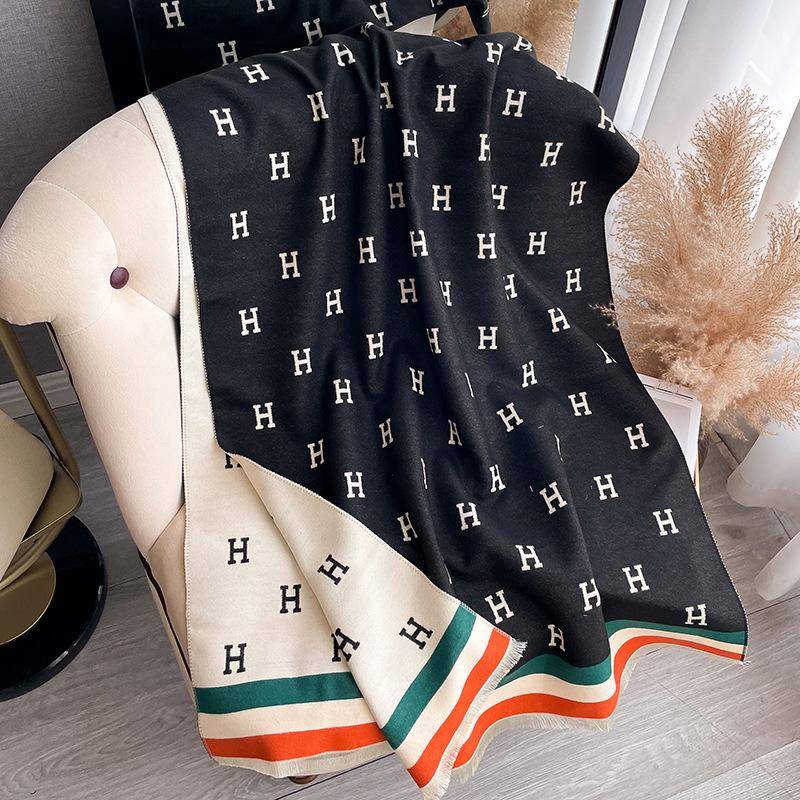 Hochwertiger, vielseitiger und warmer Kaschmir-Imitat-Schal für Damen – einfacher, lässiger Winterstil, doppelt verwendbar mit Buchstaben-Design 185cm schwarz von Joom DACH