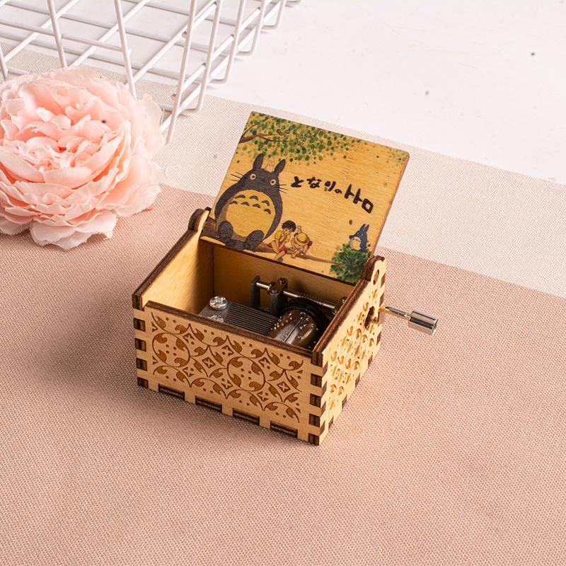 Hölzerne Totoro Miyazaki Spieluhr – Valentinstags-/Geburtstagsgeschenk für sie 6.4 x 5.2 x 4.2 cm Hölzerne Totoro Miyazaki Spieluhr – Valentinstags-/Geburtstagsgeschenk für sie 6.4 x 5.2 x 4.2 cm von Joom DACH