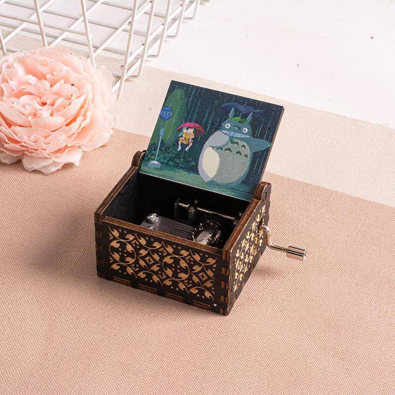 Hölzerne Totoro Miyazaki Spieluhr – Valentinstags-/Geburtstagsgeschenk für sie 6.4 x 5.2 x 4.2 cm von Joom DACH