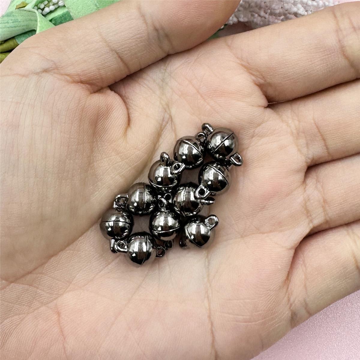 Home Party Supplies 10 Stück Damen-Armband, Magnet, Liebeskugel, Halskette, handgefertigt, DIY-Schmuck, Zubehör, Geschenke, lose Perlen Black Round von Joom DACH