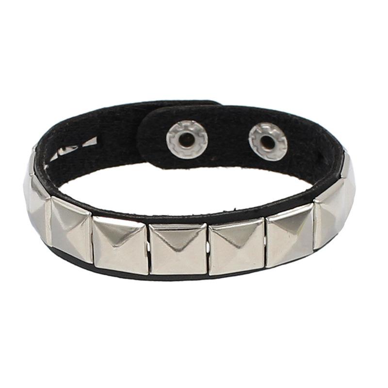 Hot Heart Gothic Spike Armband Verstellbares Punk Rock Armband Schwarzes Nieten Kunstleder Armband für Männer Frauen Geschenk von Joom DACH