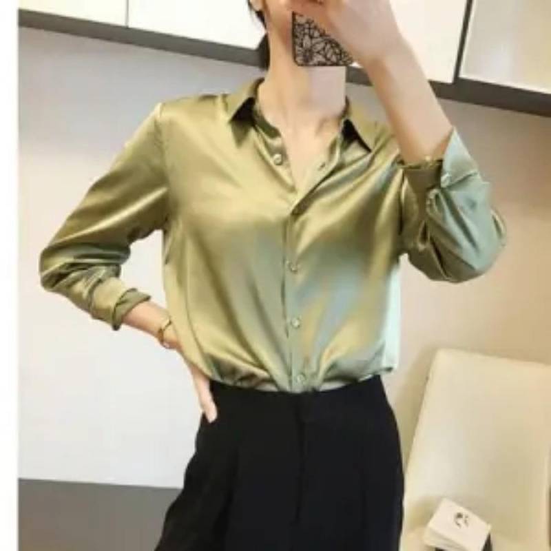 Imitation Seide Langarm Hemd für Frauen Frühling Herbst Satin Bluse Büro Revers Button Up Shirt Weiß Schwarz L von Joom DACH