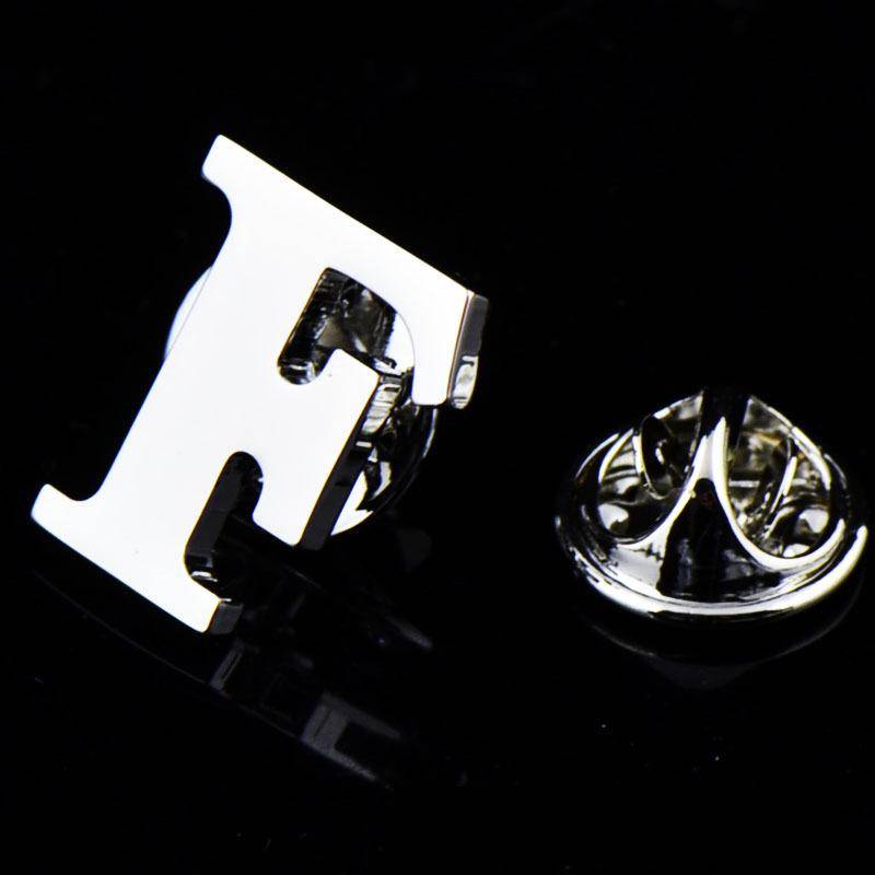 Initiale A bis Z 26 Buchstaben Pin Silber Farbe Mode Englisch Symbol Design Herren Anzug Kragen Revers Brosche Pin Party Schmuck von Joom DACH