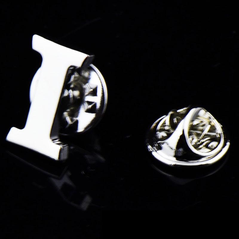 Initiale A bis Z 26 Buchstaben Pin Silber Farbe Mode Englisch Symbol Design Herren Anzug Kragen Revers Brosche Pin Party Schmuck von Joom DACH